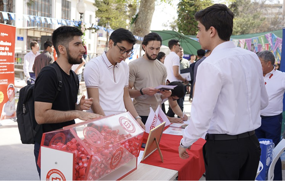 Students network at the 2023 spring career fair in Tashkent.