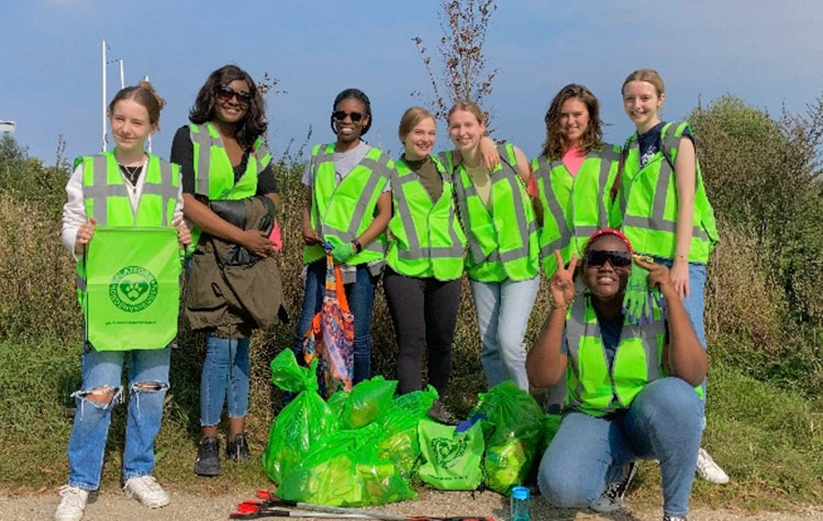 Leiden students during World Cleanup Day