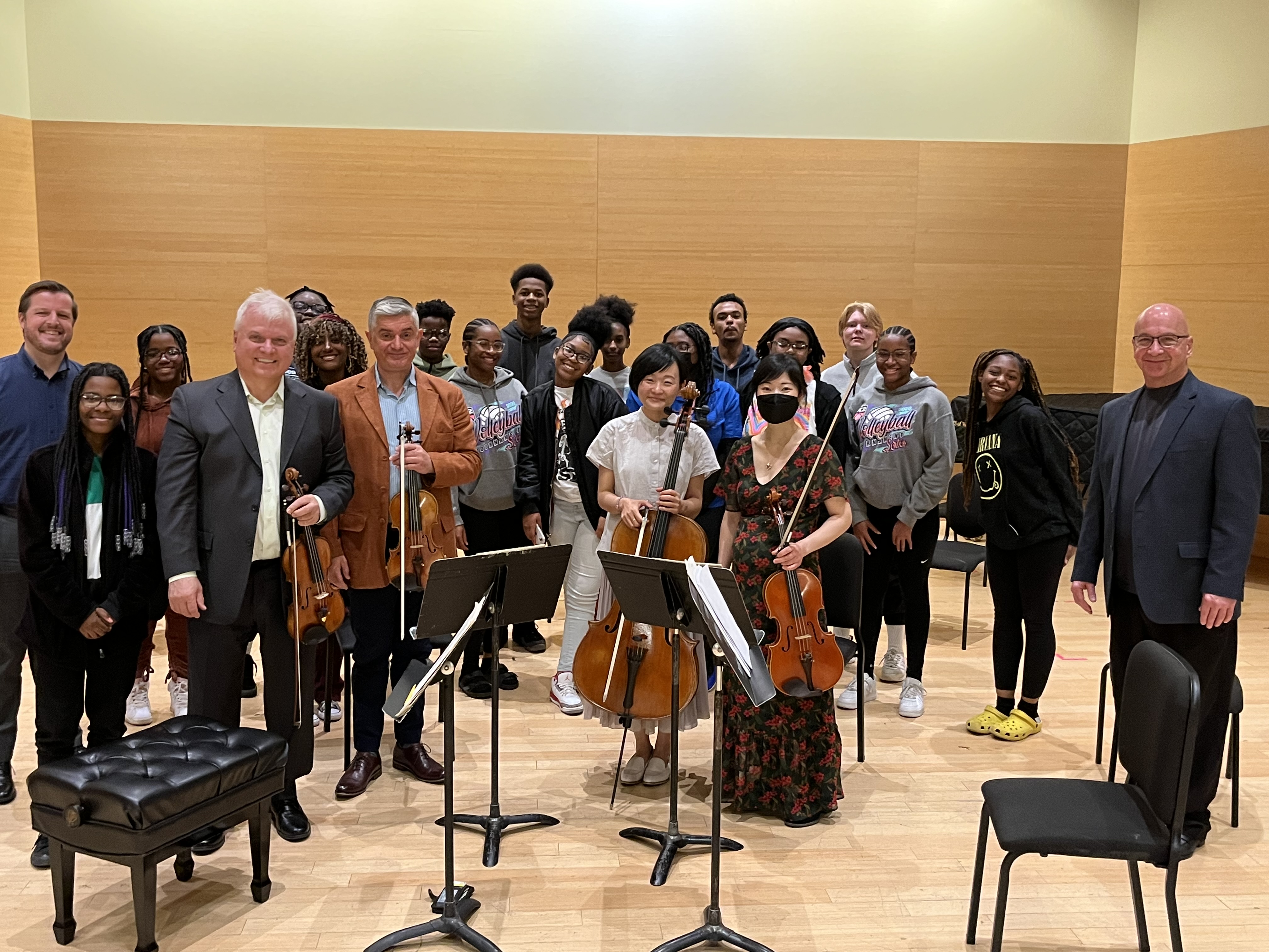 Hazelwood High School students with SLSO members from L to R: David Halen, Nicolae Bica, Yin Xiong, and Xi Zhang, and Music Department Professors Matt Pickart (L) and Paul Davis (R)