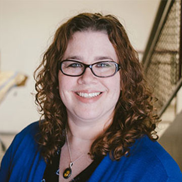 Headshot of Robin Assner-Alvey.