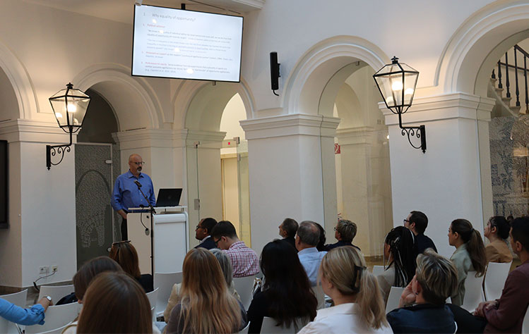 Visiting Professor Ferreira delivers his public lecture to an audience in the Palais Wenkheim atrium.