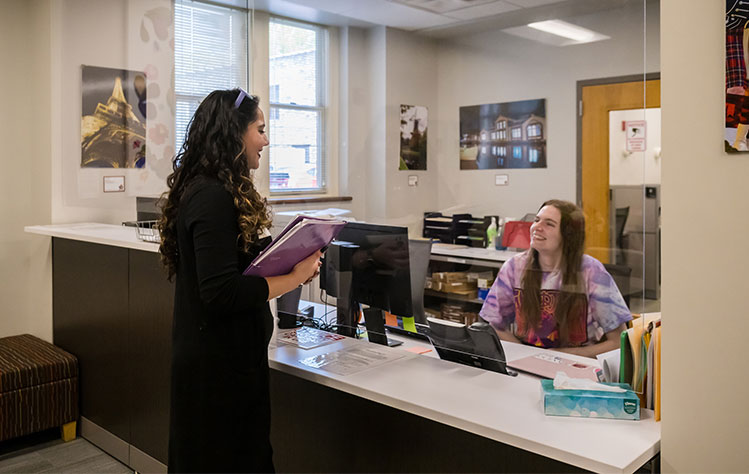 Two students at the Reeg ARC front desk.