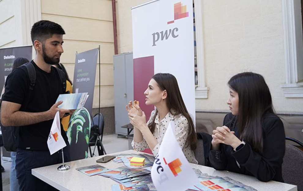 A student speaks with company representatives.